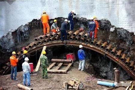 河西隧道钢花管支护案例